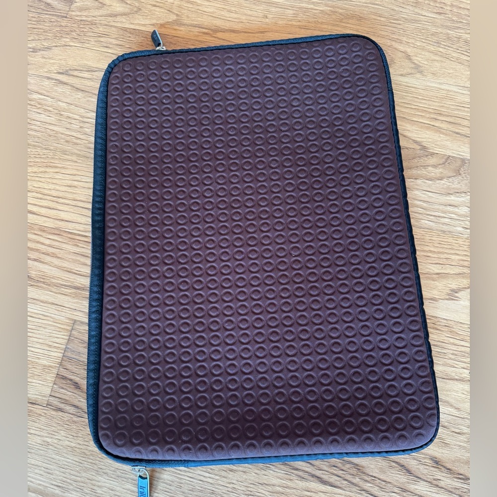 INIT Dark Brown Laptop Computer Sleeve - Dimensions are 16" x 11" 1/2 x 1"